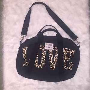 PRICE LOWERED🎉Leopard Vs pink duffle bag