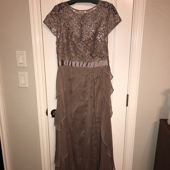 NWT Adrianna Papell Evening Dress Sz10 Dark Nude Mocha - Picture 2 of 3