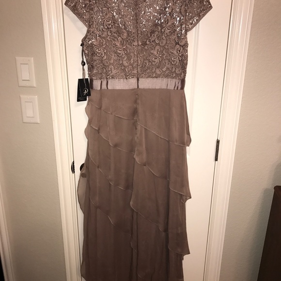 NWT Adrianna Papell Evening Dress Sz10 Dark Nude Mocha - Picture 3 of 3