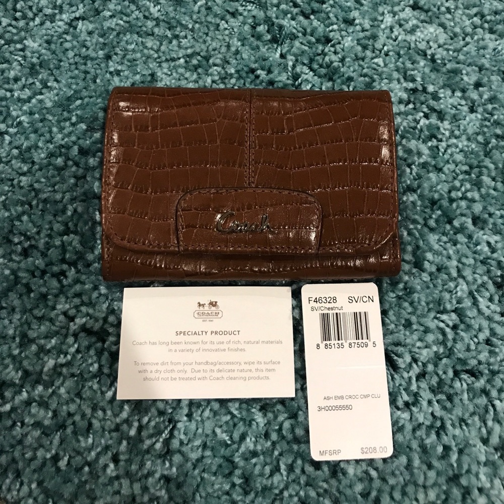 BNWT Coach Ashley Embossed Crocodile Clutch Wallet