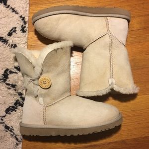 Authentic Ugg Bailey Button Sand Color Sz 6