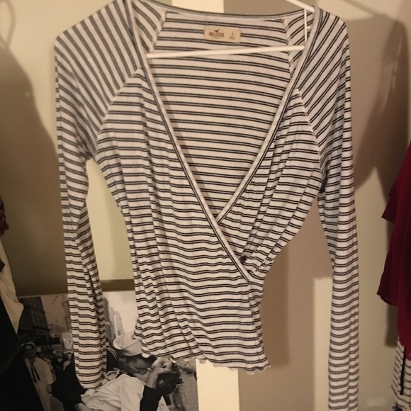 Hollister Long Sleeve - Picture 1 of 1