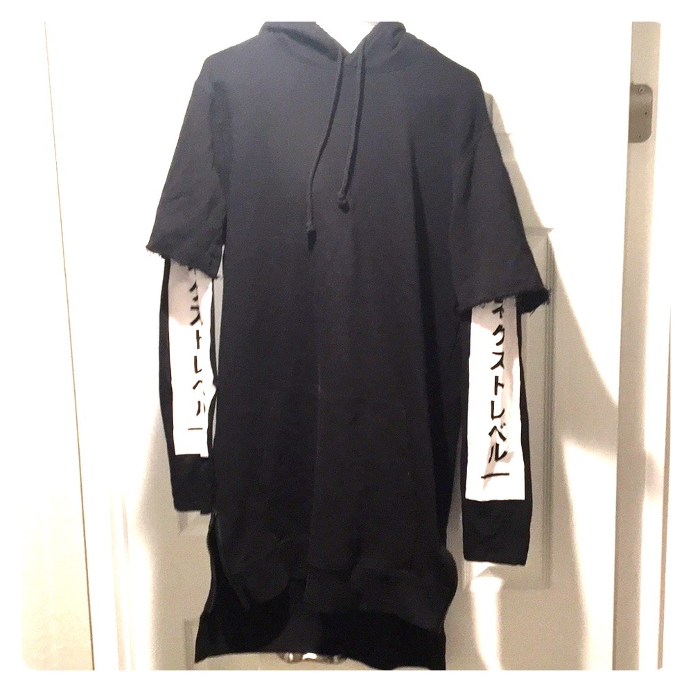 ⚠️ELONGATED BLACK HOODIE WITH ZIPPERS AND MOTIF⚠️