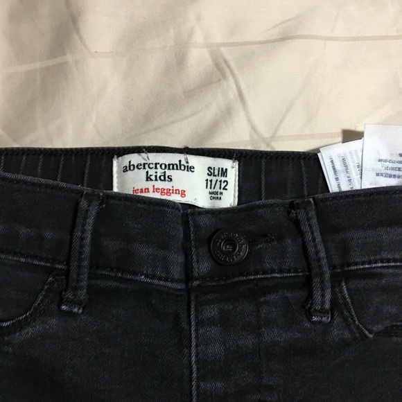 Kids ambercrombie jeans - Picture 3 of 3
