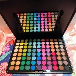 Beauty Treats: 88 Pro Matte & Shimmer Palette