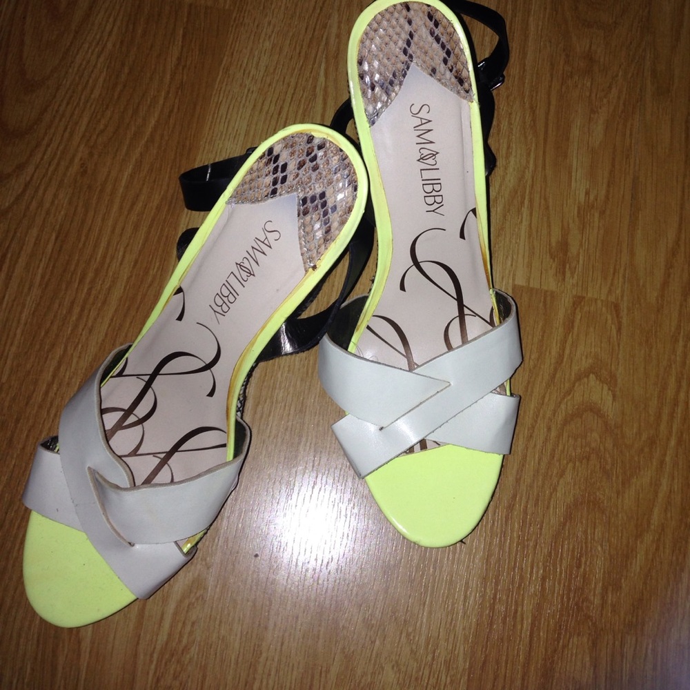 🎉SALE🎉 Cute wedges