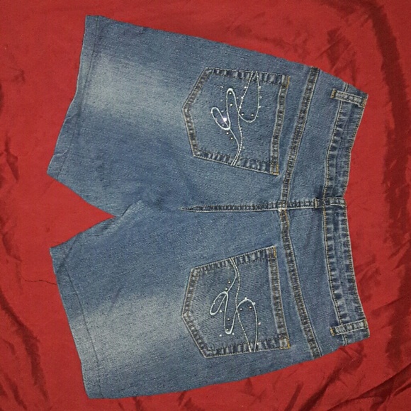 Woman jean shorts - Picture 2 of 4