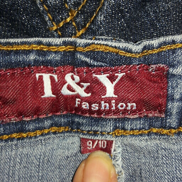 Woman jean shorts - Picture 4 of 4