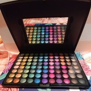 Beauty Treats: 88 Professional Shimmer Palette ✨