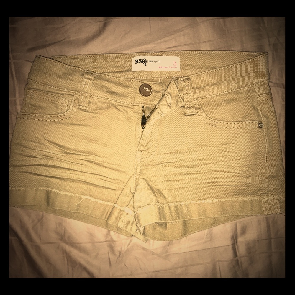 Beige khaki shorts