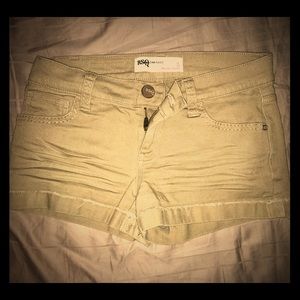 Beige khaki shorts