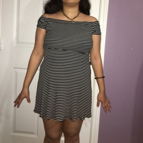 Dress - Picture 3 of 4