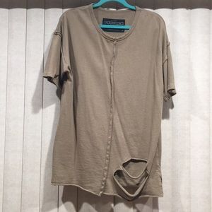 Distressed short sleeve crew neck