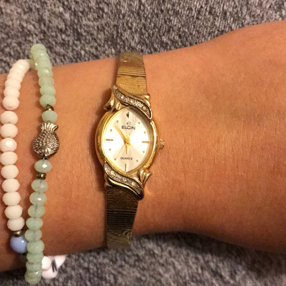 BOGO FREE! gold tone watch! Needs battery
