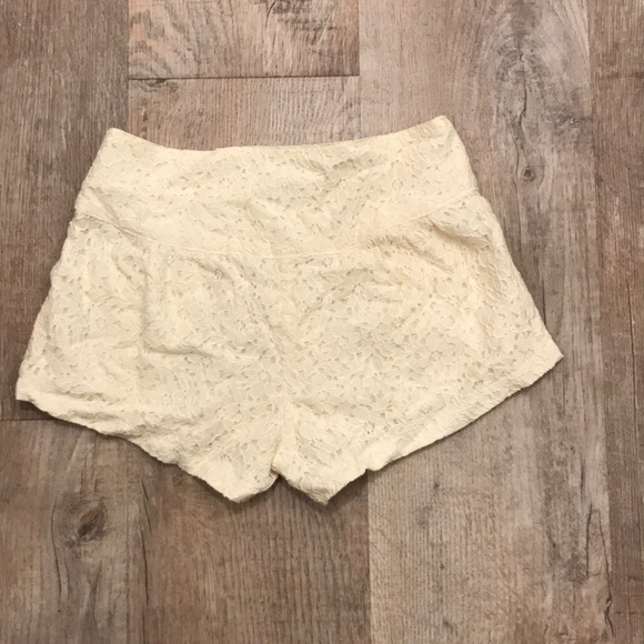 Lacey short shorts - Picture 2 of 2