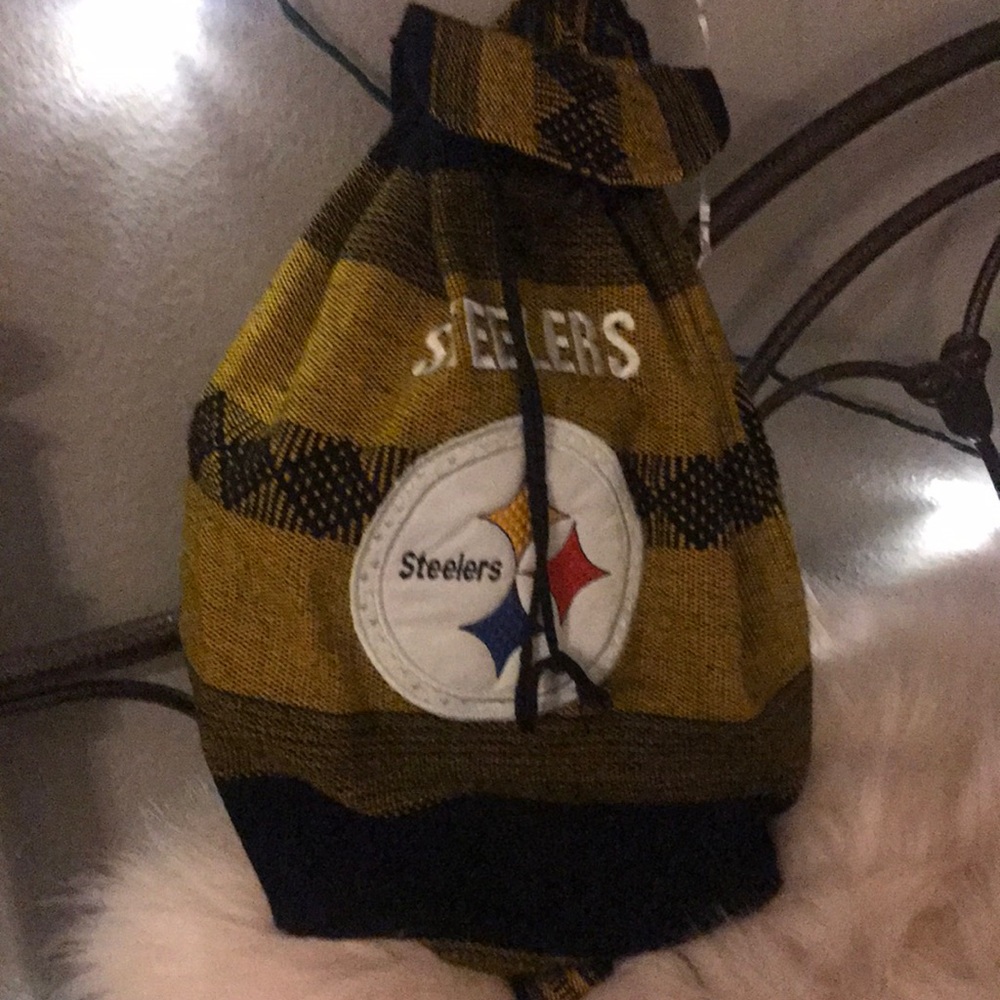 Knitted steelers bag