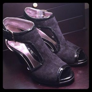 Sofft Patent and Suede Black Heels