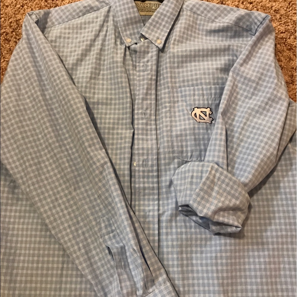 UNC tarheels button up