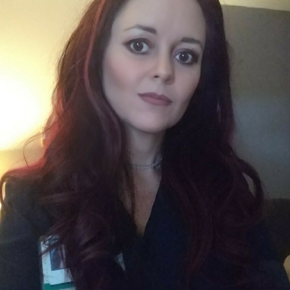 Meet your Posher, Jennifer - Picture 4 of 5