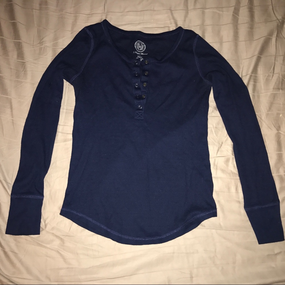 Long sleeved navy blue tee shirt