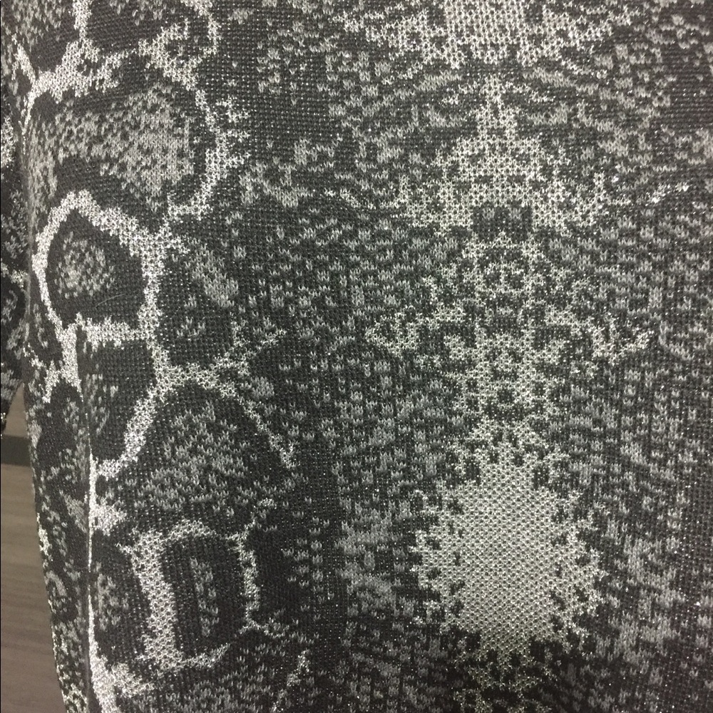Top - Picture 2 of 2
