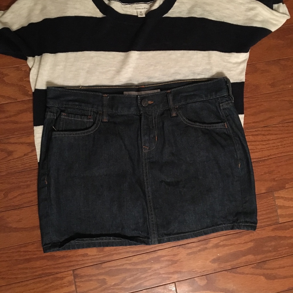 Like New! Old Navy denim skirt size 6