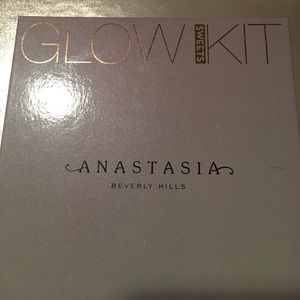Anastasia Glow kit