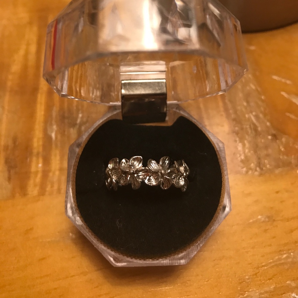 Sterling silver eternity flower 🌺 ring