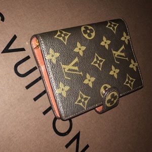 ❤️❤️OFFERS 🔴LOUIS VUITTON PLANNER/CARDS SLOTS