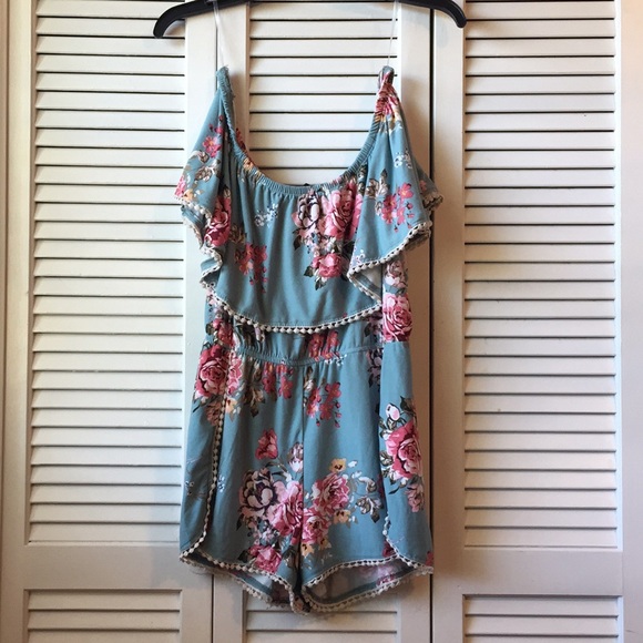 Rue21 Pants - Floral Off-the-Shoulder Romper Size M