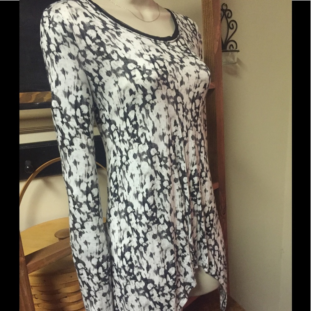 Long-Sleeve Handkerchief-hem Top, XS