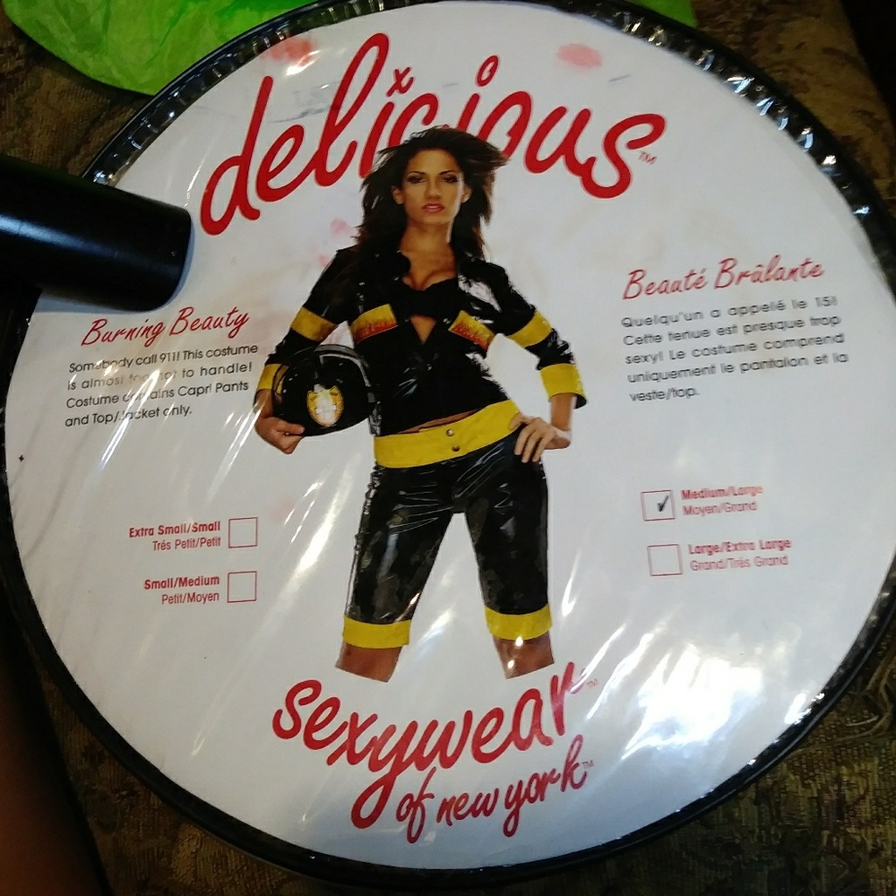 Firefighter Burning Beauty
Halloween costume