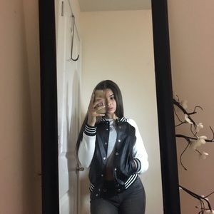 🖤 Black & White Varsity Jacket FOREVER 21 🖤