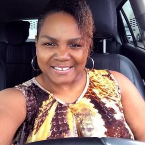 Meet your Posher, Cynthia