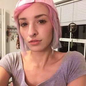 Meet your Posher, Beatriz