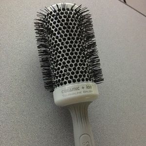 Olivia Garden Ceramic + Ion Thermal Brush