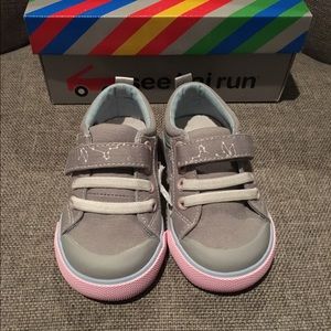 See kai run sneakers, size 5