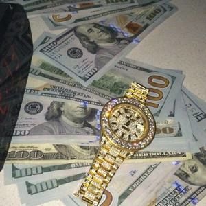 Meet your Posher, Tee