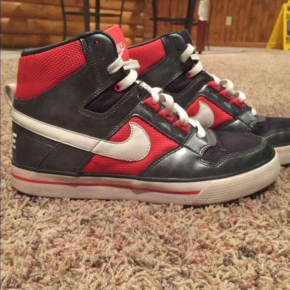 NIKE HIGH TOPS