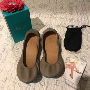 Tieks excellent condition. Size 10 taupe