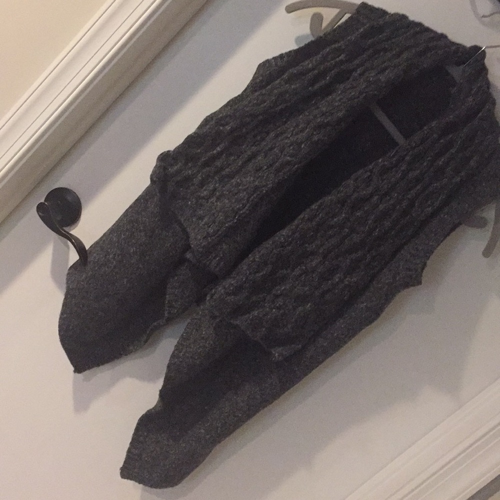 No sleeve gray sweater