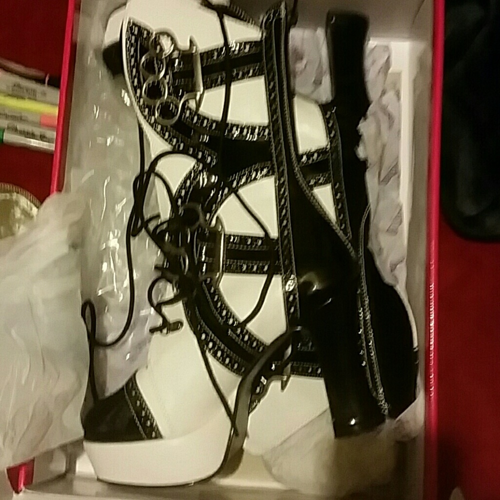 High heel boots