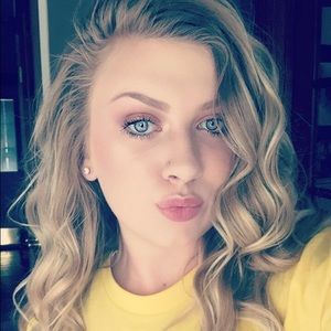 Meet your Posher, Caitlin