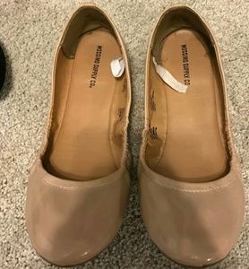Tan flats