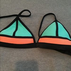 Triangl bikini top