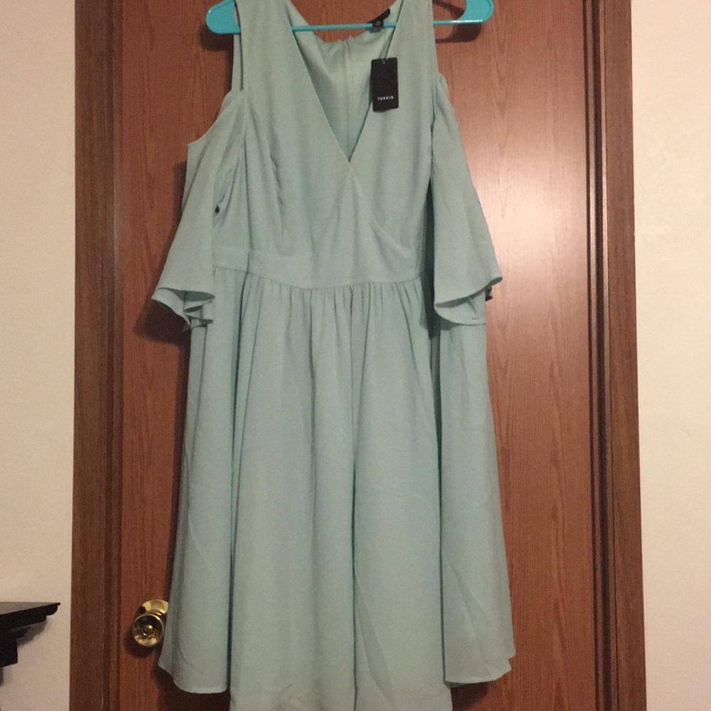 Green cold shoulder vneck skater dress-Torrid