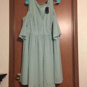Green cold shoulder vneck skater dress-Torrid