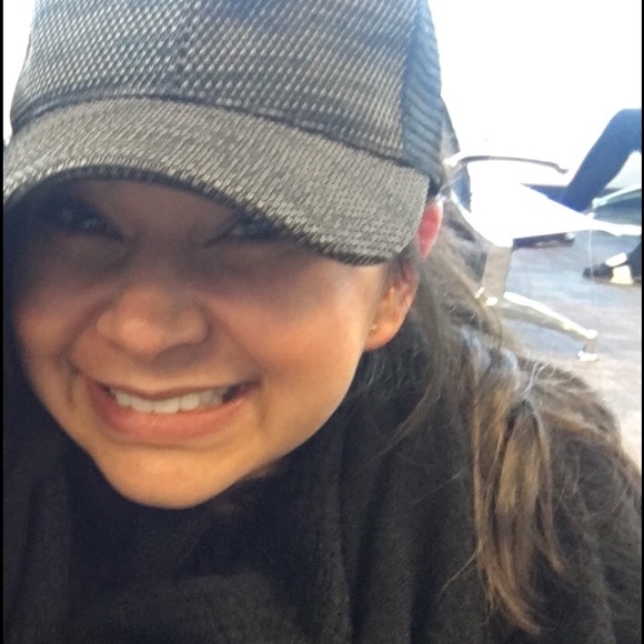Meet your Posher, Alyssa - Picture 1 of 1
