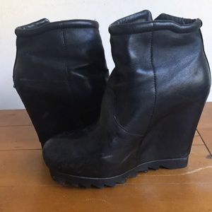 Ash wedge platform booties