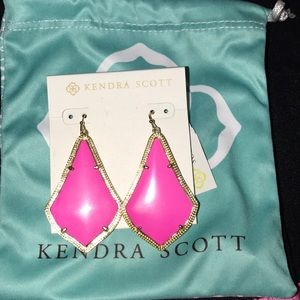 NWT Kendra Scott magenta Alexandra earrings